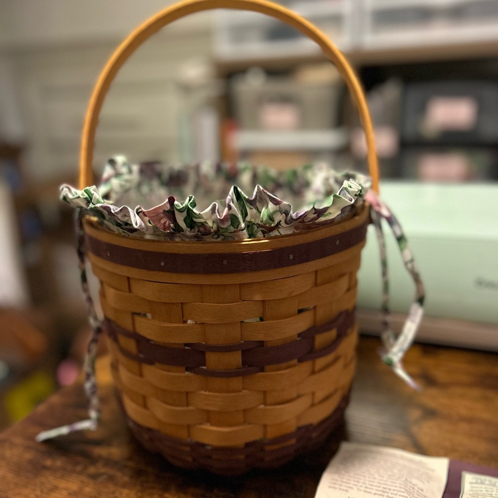Longaberger 1996 May Series Sweet Pea Basket with Floral Liner - Picture 4 of 8
